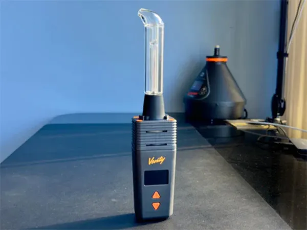 A bubbler vaporizer is on the table