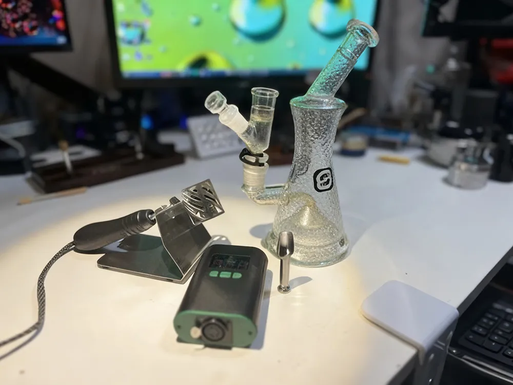 The Crossing Ruby Twist injector ball vape kit is on the table